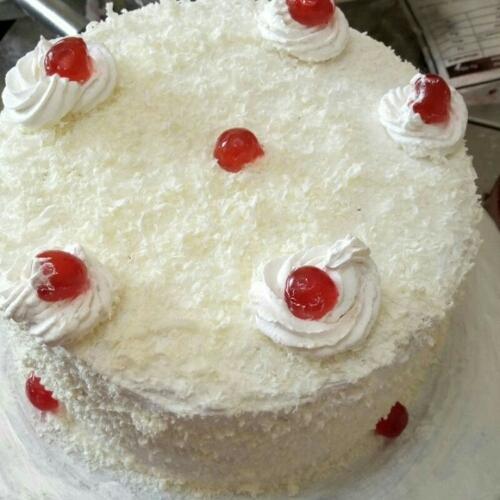 Loraz White Forest Cake - 2Kg