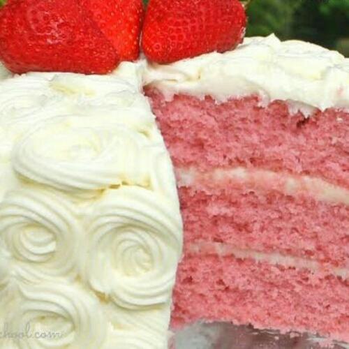 Loraz Strawberry Cake - 2Kg